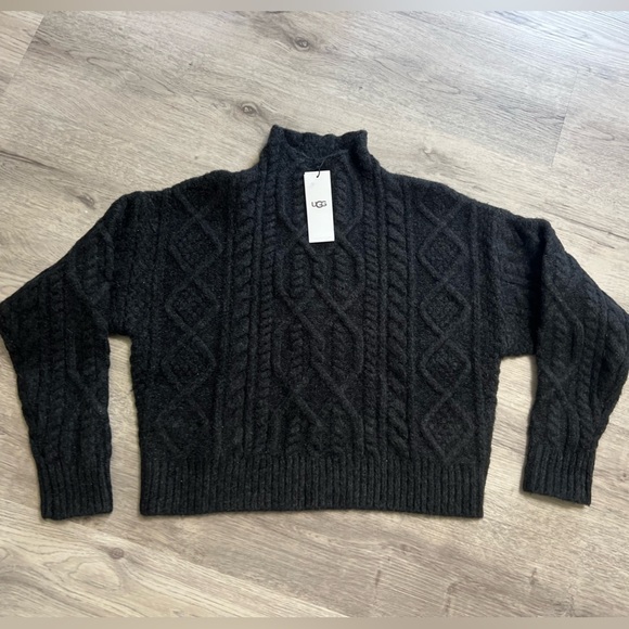 UGG Sweaters - UGG Janae Cable Knit Sweater size M
